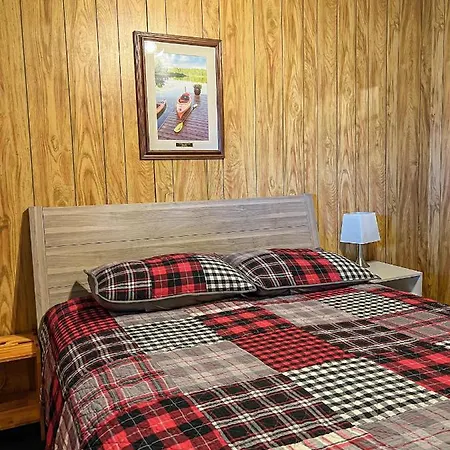 Ahmic Lake Resort Magnetawan Exterior photo