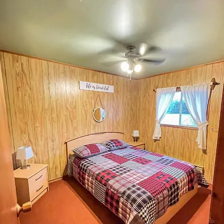 Ahmic Lake Resort Magnetawan Exterior photo